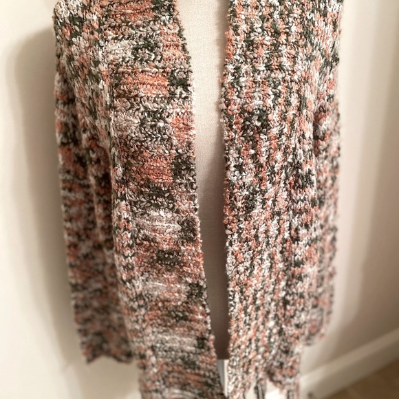 SIMPLY NOELLE Women’s L/S Sweater Color Jacket Fringe Bottom Size S/M (8-10) NEW - Picture 3 of 16